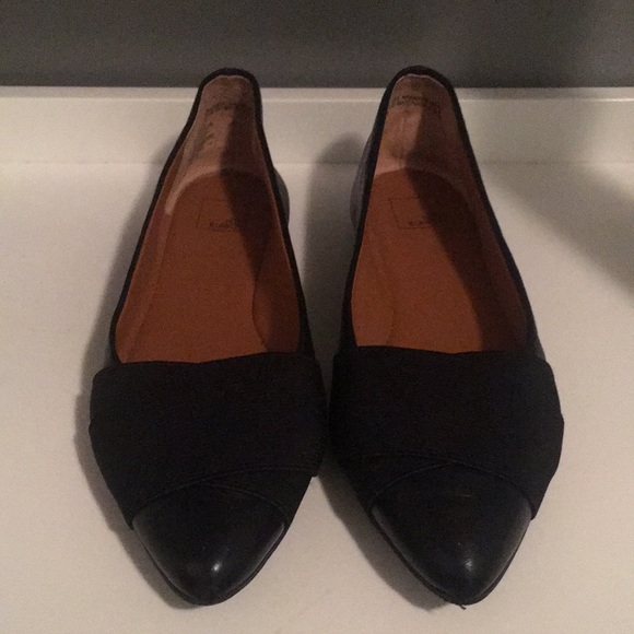 Black low heel pumps - Picture 2 of 4
